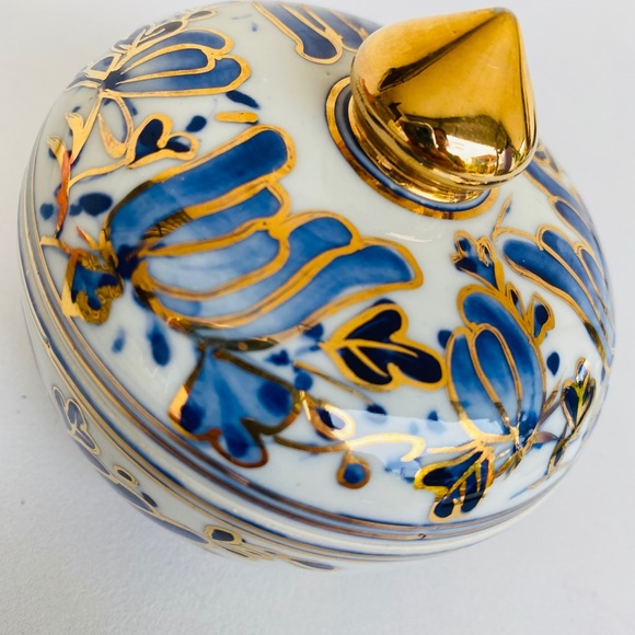 Vintage Porcelain Hand Painted jewerly box - Picture 4 of 7